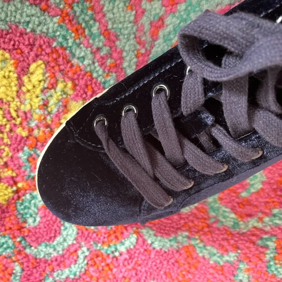 Cute and comfortable navy velour Sam Edelman Sneakers - Picture 4 of 4